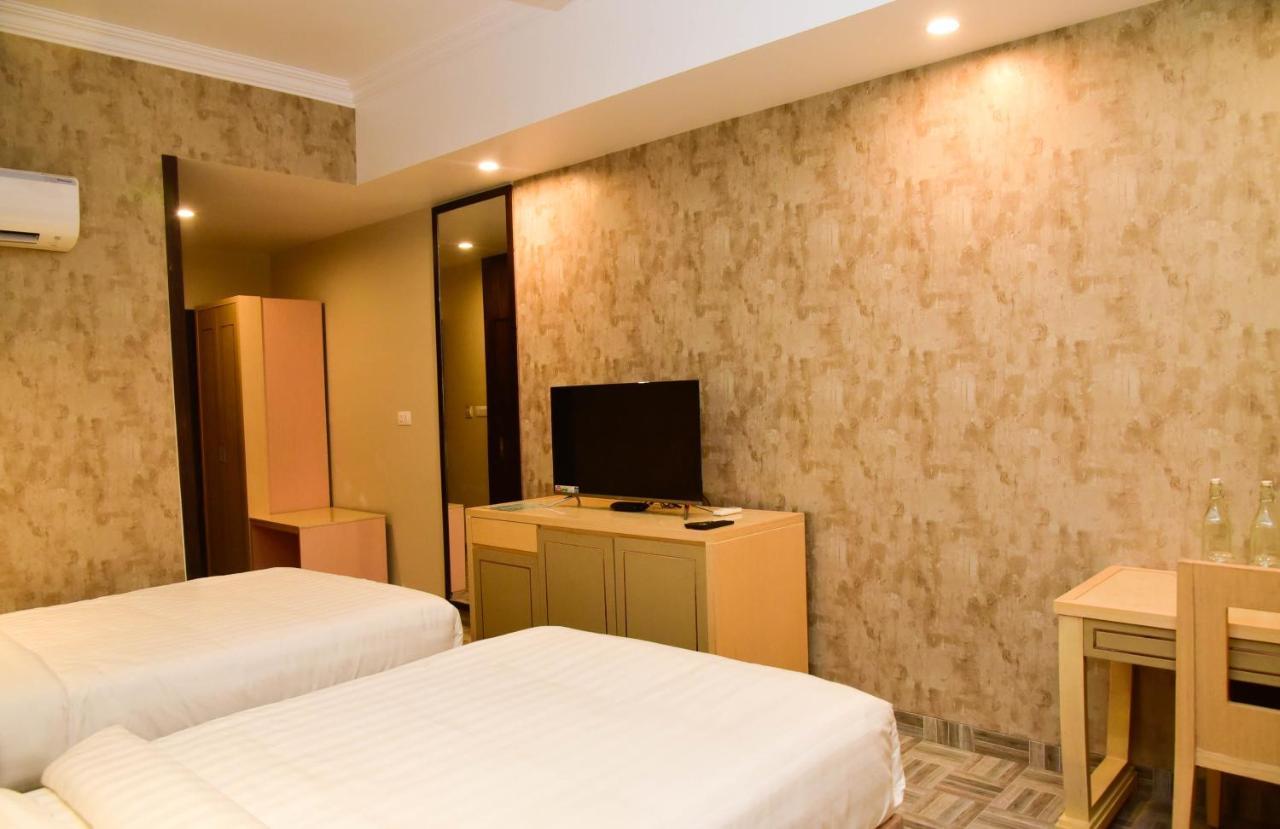 Hotel Casa Aishbagh Lucknow Esterno foto